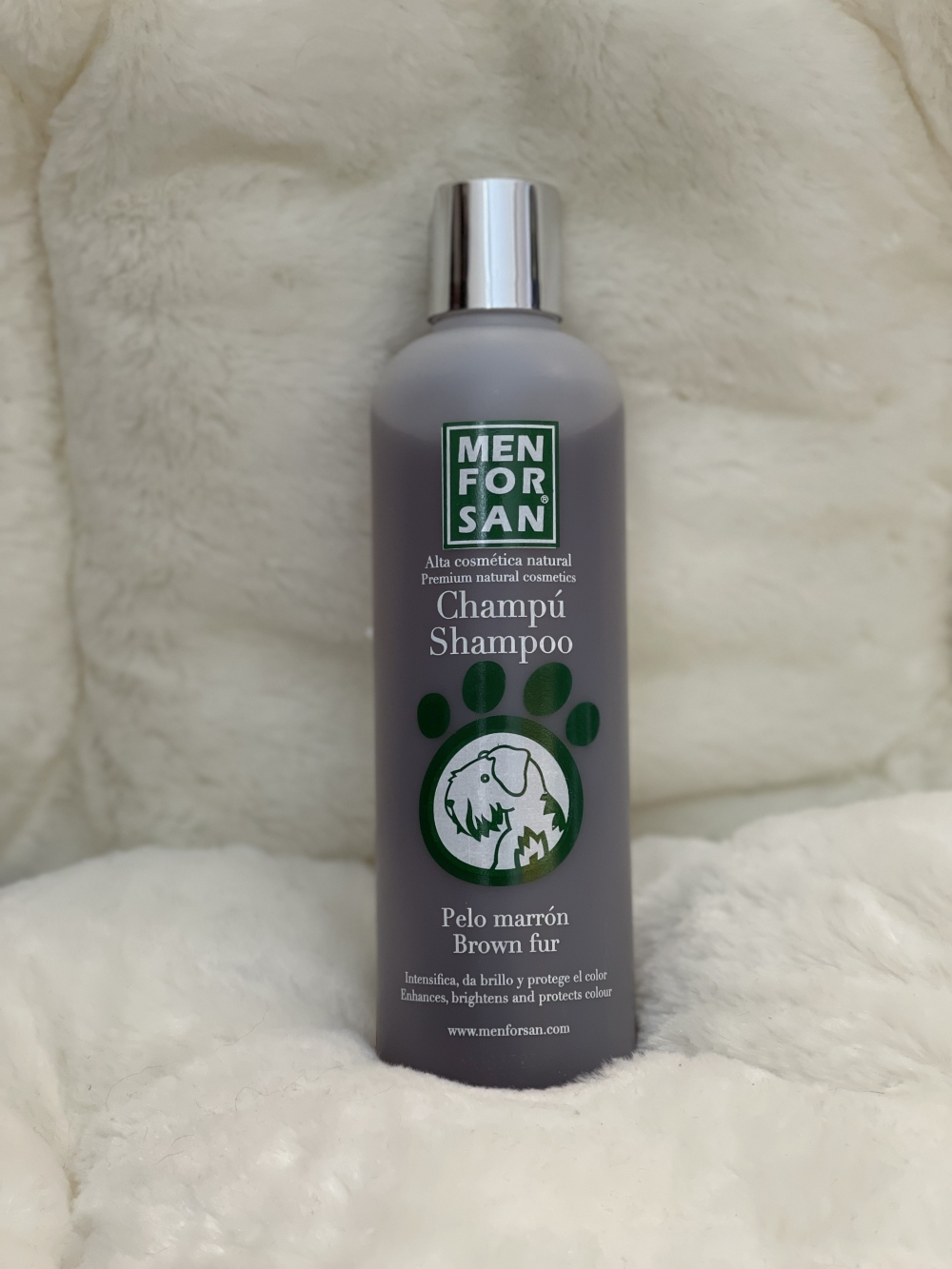 Shampoo av høy kvalitet som forsterker den brune fargen og alle nyanser.