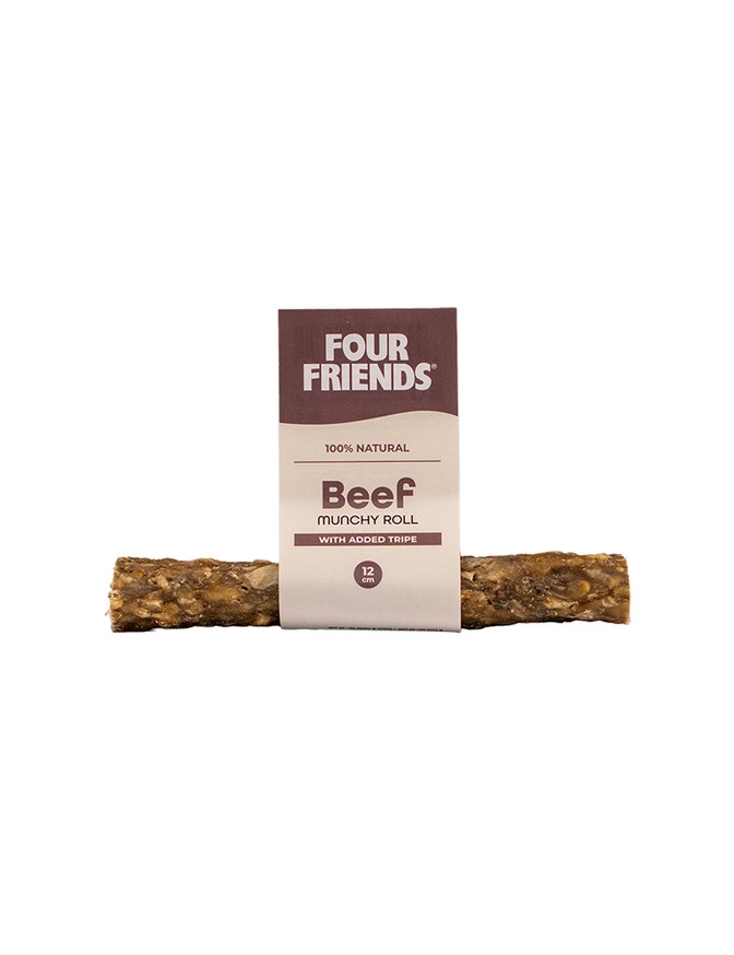 Natural Chews Beef Munchy Roll med vom for hunder fra FourFriends er en smakfull tyggerull som kombinerer naturlige ingredienser med tyggeglede.