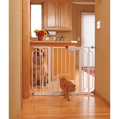 Carlson Grind  er den perfekte grind  for åpninger mellom 74-112 cm og beskytter både hjemmet ditt og kjæledyret ditt.